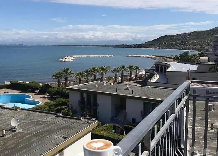 Lu.na Couette-café Agropoli